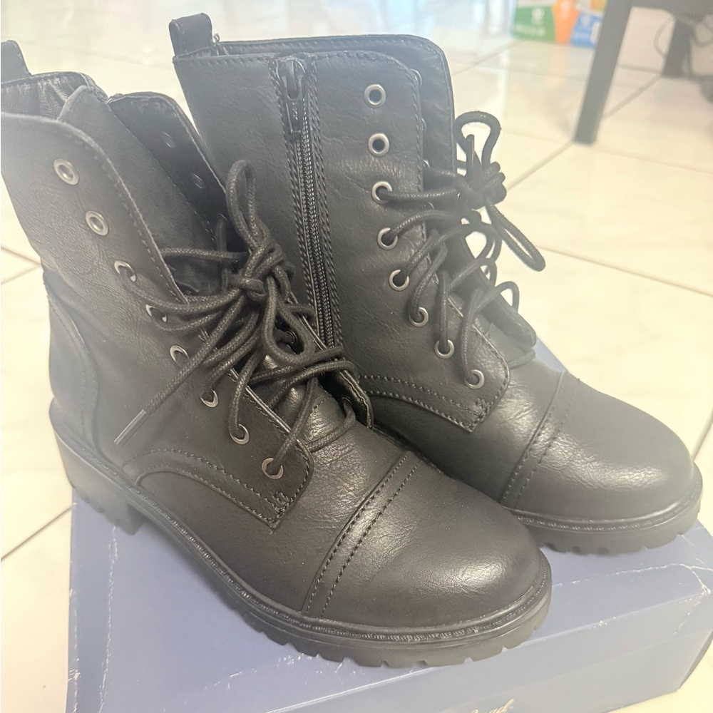 NEW WOMEN'S BLACK EPIC THREADS FAUX LEATHER COMBAT BOOTS SIZE 7